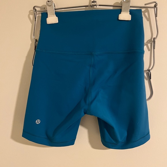 Lululemon Wunder Train Shorts - Picture 2 of 2